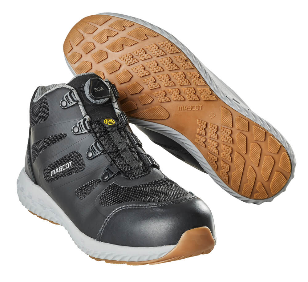 F0302-946-09 Safety Boot - black